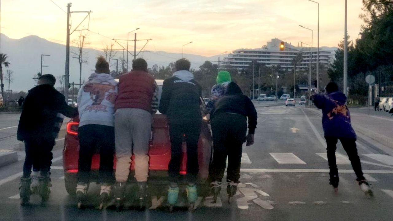 Antalya'da patenli gençlerden ölüme davetiye